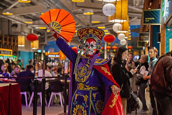 Bian-Lian-Chinese-Theatre-Entertainer-1