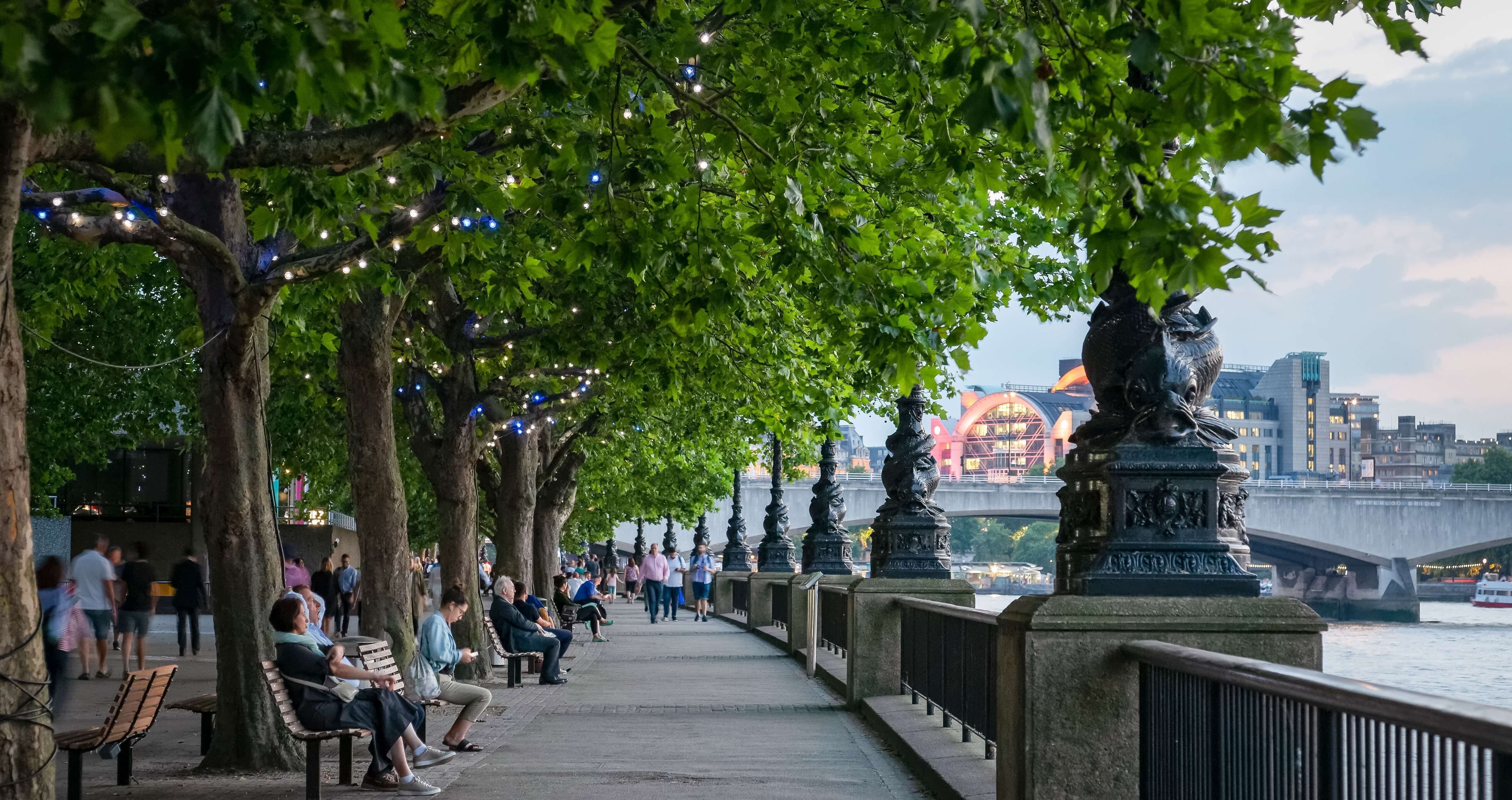 Riverside-Walkway-in-London