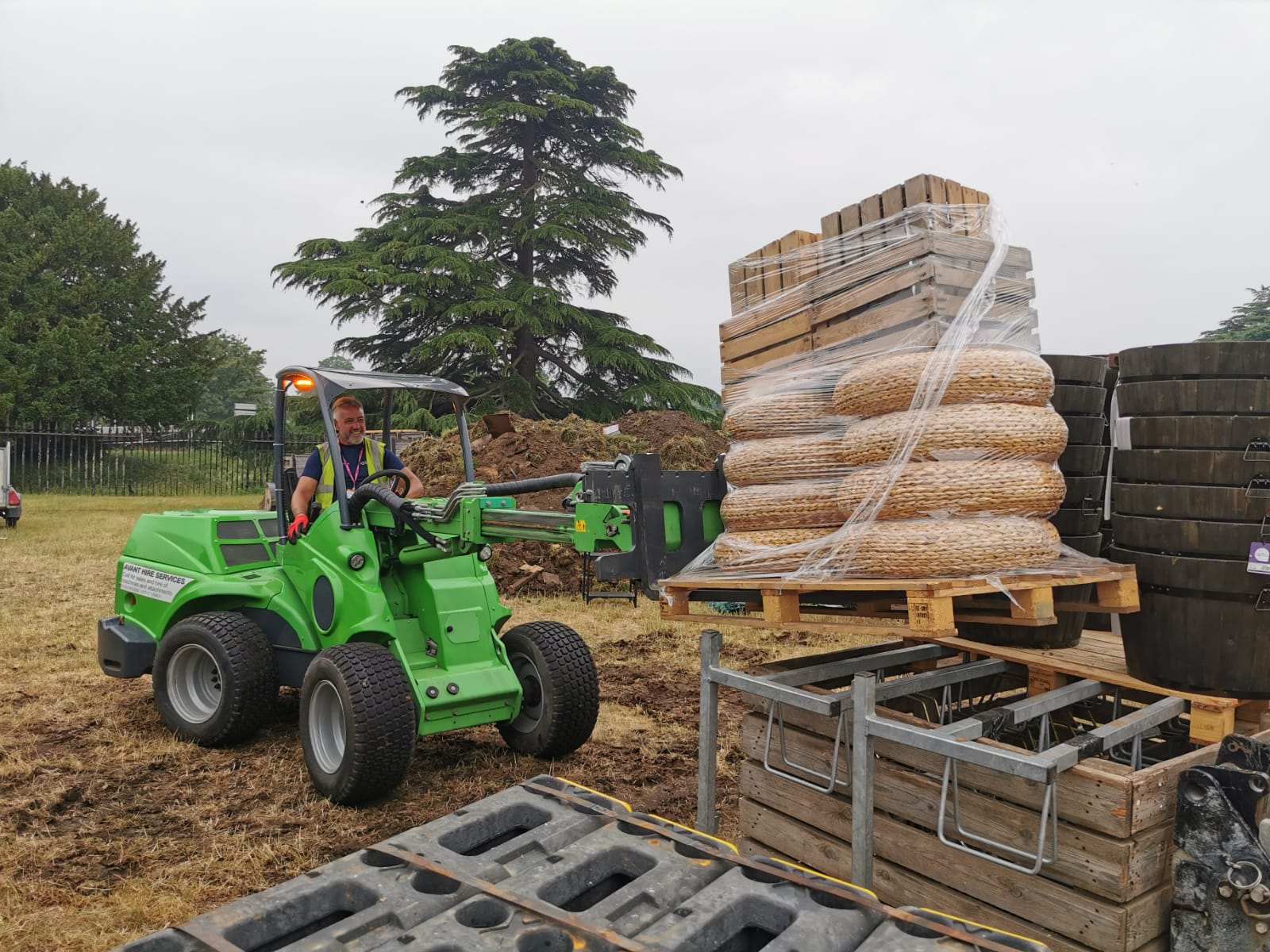 Happy-Crew-For-Your-Event