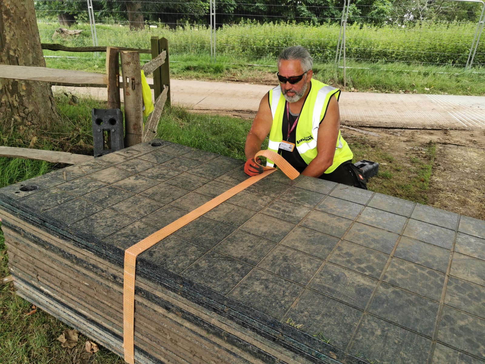 De-Rig-Load-Out-OutdoorFlooring